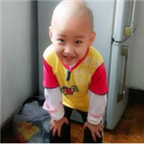 4岁宝贝用笑容抗血癌