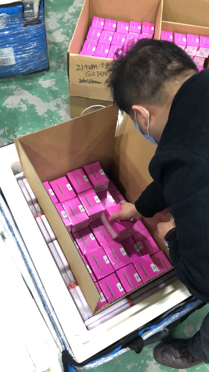 2月2日220套新冠病毒核算试剂盒从上海发出