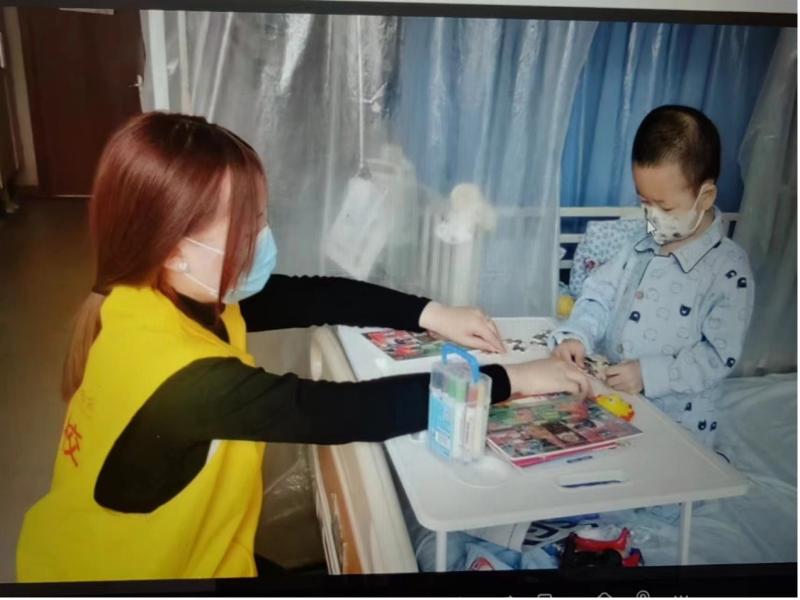 生命的绿茵：小栋兄弟两，一步步走向康复的路