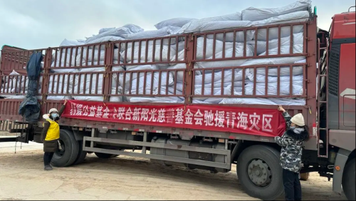 驰援甘肃青海地震丨帐篷、温暖包、炉子发放至村民手中