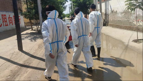 风雨同舟驰援水灾丨新阳光救灾工作人员参与救援大队消杀工作